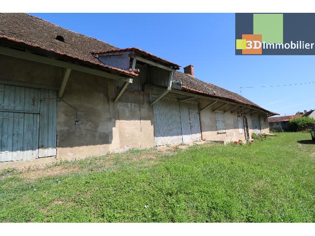 Huis te koop in PIERRE DE BRESSE 71270 Saône-et-Loire Bourgogne France: Woonhuis uit 1850 op een terrein van 6650 m2 Indeling: 5 vertrekken, woonkamer van 25 m2, 1 douche, 1 wc.<br />
...