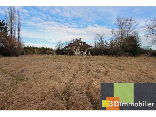 Huis te koop in CLAIRVAUX LES LACS 39130 Jura Franche-Comté France: Woonhuis uit 1968 op een terrein van 5236 m2 Indeling: 10 vertrekken, woonkamer van 45 m2, 2 badkamers, 1 douche, 3 toiletten....