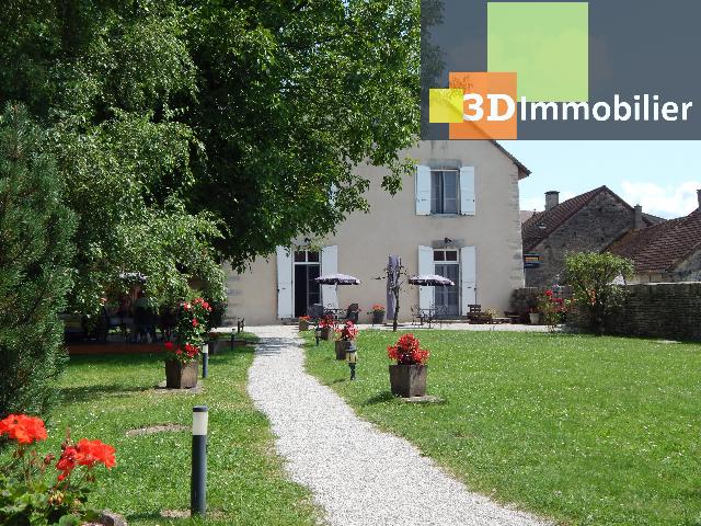 Gîtes/Chambres d'hôtes te koop in CHATEAU CHALON 39210 Jura Franche-Comté France: Woonhuis uit 1700 met 5 chambres d'hôtes op een terrein van 1506 m2 Indeling: 14 vertrekken, woonkamer van 30 m2, 6 douches, 8 toiletten....