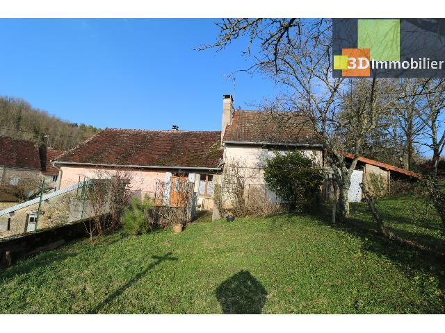 Huis te koop in POLIGNY 39800 Jura Franche-Comté France: Fermette uit 1795 op een terrein van 1417 m2 Indeling: 5 vertrekken, woonkamer van 20 m2, 1 douche, 1 wc.<br />
...