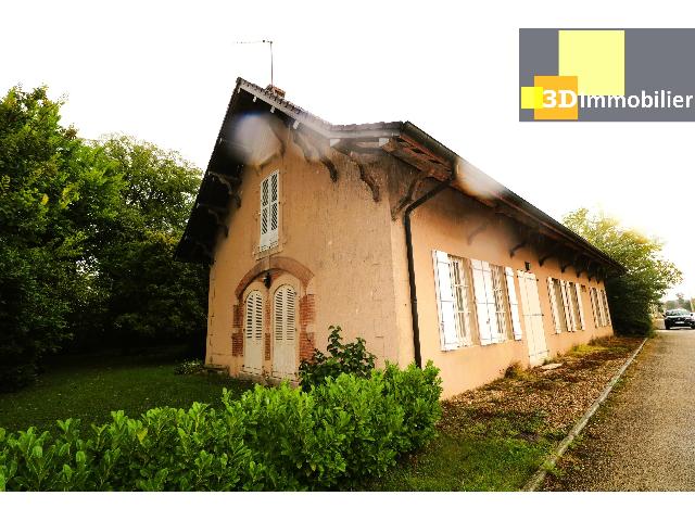 Huis te koop in PIERRE DE BRESSE 71270 Saône-et-Loire Bourgogne France: Woonhuis uit 1920 op een terrein van 3138 m2 Indeling: 8 vertrekken, woonkamer van 36 m2, 2 douches, 2 toiletten.<br />
...