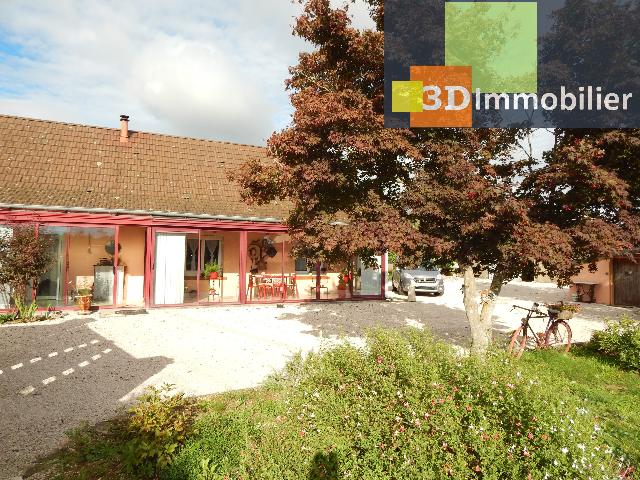 Huis te koop in ST GERMAIN DU BOIS 71330 Saône-et-Loire Bourgogne France: Woonhuis uit 1900 op een terrein van 2322 m2 Indeling: 10 vertrekken, woonkamer van 40 m2, 2 douches, 2 toiletten.<br />
IDEAAL GELEGEN op minder dan 10 minuten van SAINT-GERMAIN-DU-BOIS, MERVANS en PIERRE...