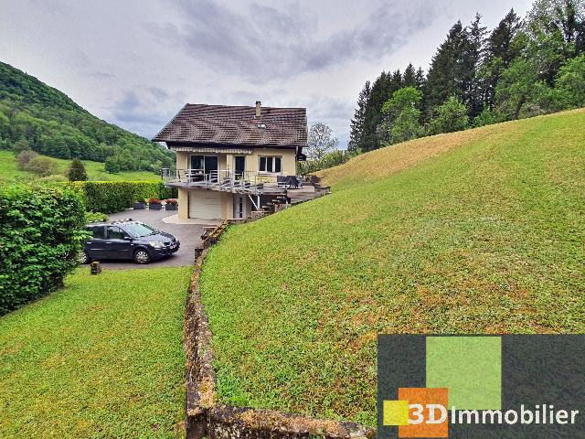 Huis te koop in&nbsp;LONS LE SAUNIER 39000 Jura Franche-Comté France: Gelegen nabij Lons-le-Saunier in een groene omgeving, staat een ruime woning van circa 143 m² woonoppervlak te koop op een perceel van 1,95 hectare (boomgaard, gazon en bos). Deze woning (gebouwd in ...