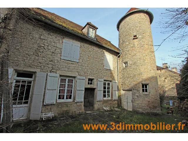 Huis te koop in&nbsp;ARLAY 39140 Jura Franche-Comté France: Ten noorden van Lons-le-Saunier (39000), een prachtig karaktervol huis gebouwd in 1549 met ca. 272 m² woonruimte, gelegen in een bekend wijndorp. Deze halfvrijstaande woning staat op een perceel van ...