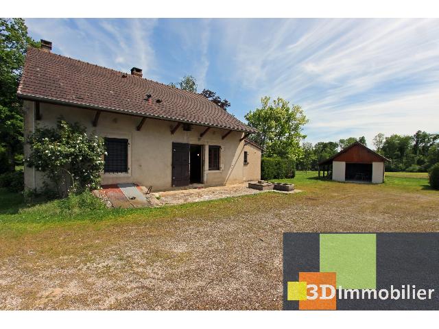 Huis te koop in&nbsp;CHAUSSIN 39120 Jura Franche-Comté France: Een gezinswoning, gerenoveerd in twee fasen, in 2007 (zolderverbouwing) en 2016 (renovatie begane grond). De woning is gelegen op een rustige locatie zonder directe buren en beschikt over een boomgaar...