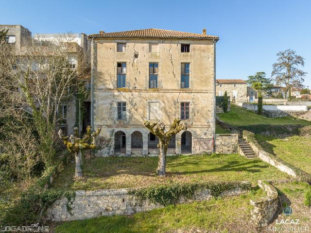 Huis te koop in PRAYSSAS 47 Lot-et-Garonne Aquitaine Frankrijk: Prachtig gebouw in het hart van Prayssas. In het prachtige dorp Prayssas, Lot-et-Garonne, bieden wij u een oude jongensschool aan om te renoveren. Prayssas is een dynamische stad met alle voorzieninge...