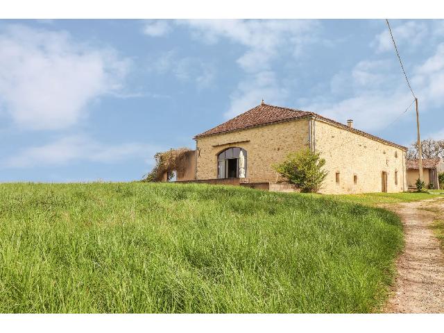Huis te koop in PELLEGRUE 33790 Gironde Aquitaine Frankrijk: Verborgen paradijs tussen de wijngaarden. Wie houdt van lekker eten, lokale marktjes, wijn proeven, wandelen, fietsen, kajakken en golfen heeft zijn droombestemming gevonden. Middenin de wijnstreek, o...