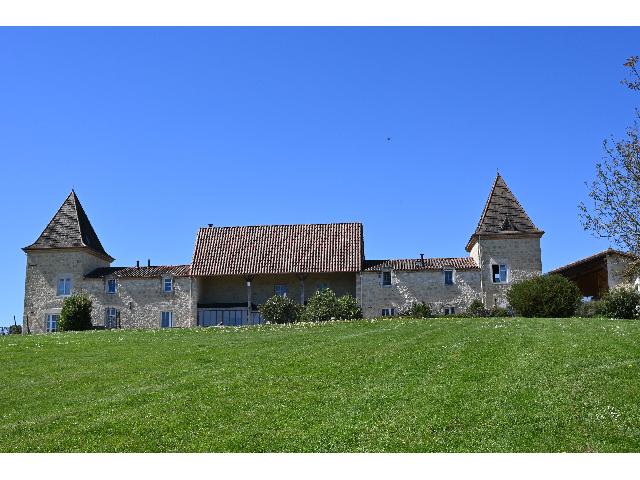 Guesthouses-Bed-&-Breakfast for sale LACÉPÈDE 47 Lot-et-Garonne Aquitaine France: Beautifully renovated farmhouse with two guest houses and a swimming pool near a vibrant village. Located in the Lot-et-Garonne department, at the entrance to the village, we present this beautiful pr...