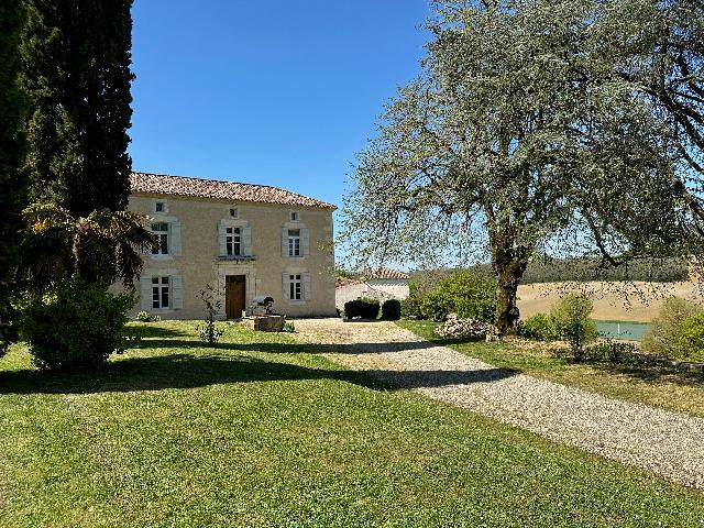 House for sale LECTOURE 47 Lot-et-Garonne Aquitaine France: Estate with stone house and outbuildings near Lectoure. Located between Agen and Lectoure, in a lush setting, on a dominant position, we present a beautiful property complex comprising a mansion and v...