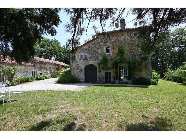 Guesthouses-Bed-&-Breakfast for sale DURAVEL 46 Lot Midi-Pyrénées France: Surrounded by nature: estate with a house, three gîtes, and swimming pools. In the Lot department, on the border of Lot-et-Garonne and Dordogne, we present a magnificent estate with gîtes in a park ...