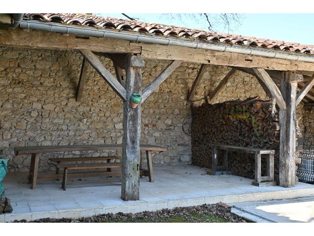 House for sale HAUTEFAGE LA TOUR 47 Lot-et-Garonne Aquitaine France: Magnificent property with pool, outbuildings surrounded by 23 ha. Located in the Lot-et-Garonne department, in a magnificent valley, between Penne d'Agenais and Villeneuve sur Lot. We present to you a...