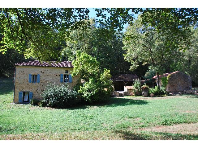 Huis te koop in PUY L'ÉVEQUE 47 Lot-et-Garonne Aquitaine France: Charmant huis in het bos. Gelegen in het departement Lot, op gelijke afstand tussen Prayssac en Puy l’Evêque, presenteren wij u exclusief dit kleine paradijs. In het bos, via een lang privé-pad ko...