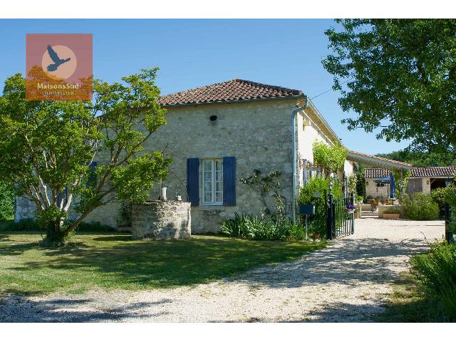 Huis te koop in VILLEREAL 47210 Lot-et-Garonne Aquitaine France: Ruime Quercy-woning met zwembad en bijgebouw. Aan het einde van een landweggetje, in een idyllische en rustige omgeving, presenteren wij een prachtig landgoed bestaande uit een ruime woning met zwemba...