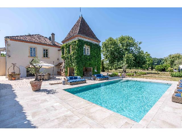 Huis te koop in VILLENEUVE SUR LOT 47300 Lot-et-Garonne Aquitaine Frankrijk: Luxe woning aan de oevers van de Lot. Gelegen in de regio Lot-et-Garonne, vlakbij een charmant stadje met uitstekende restaurants, bars en voorzieningen, combineert deze woning rust en gemak. Villeneu...