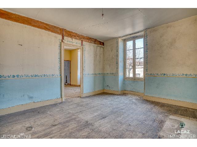 Huis te koop in PRAYSSAS 47360 Lot-et-Garonne Aquitaine France: Oude dorpsschool. In het prachtige dorp Prayssas, Lot-et-Garonne, presenteren wij u een oude jongensschool aan om te renoveren. Prayssas is een dynamische stad met alle voorzieningen (buurtwinkels (su...