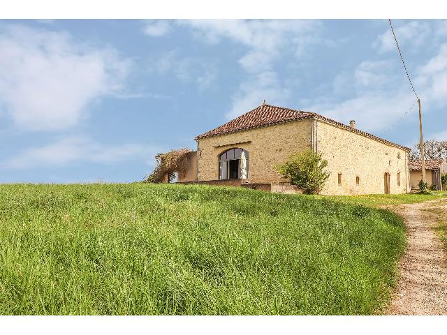 Huis te koop in PELLEGRUE 33790 Gironde Aquitaine Frankrijk: Verborgen paradijs in de wijngaarden. Wie houdt van lekker eten, lokale marktjes, wijn proeven, wandelen, fietsen, kajakken en golfen heeft zijn droombestemming gevonden. Middenin de wijnstreek, op 80...