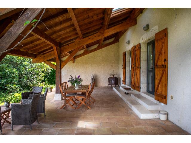 Huis te koop in LAVIT DE LOMAGNE 47 Lot-et-Garonne Aquitaine France: Ruime klassieke familiewoning. Gelegen op de grens van de Gers en de Tarn-et-Garonne, presenteren wij u een authentieke en gastvrije gezinswoning. Met uitzicht op het platteland, gelegen in het depart...