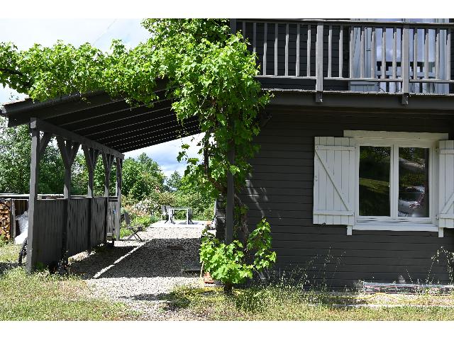 Huis te koop in&nbsp;VILLERÉAL 47 Lot-et-Garonne Aquitaine Frankrijk: Prachtig houten huis nabij Villeréal. In het hart van de regio Lot-et-Garonne, tussen de vestingstadjes Villeréal en Monflanquin, in een landelijke omgeving met valleien en boomgaarden, ontdekt u di...