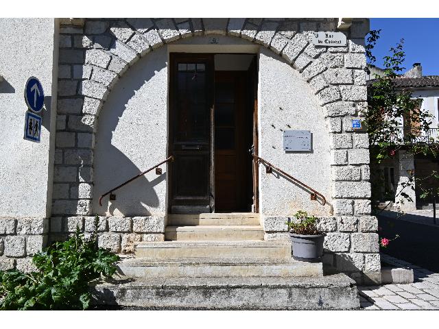 Huis te koop in&nbsp;TOURNON D'AGENAIS 47370 Lot-et-Garonne Aquitaine France: Voormalig postkantoor gerenoveerd met binnenplaats en bijgebouw in het hart van Tournon-d’Agenais. Ontdek deze karakteristieke woning, doordrenkt van geschiedenis, in het hart van het prachtige vest...