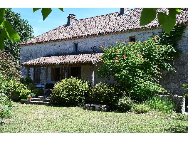 Huis te koop in&nbsp;CASTELLA 47340 Lot-et-Garonne Aquitaine Frankrijk: Authentiek landgoed met gastenverblijf, zwembad, bron en adembenemend uitzicht. Met genoegen bieden wij u dit prachtige landgoed exclusief aan, gelegen tussen Agen en Villeneuve-sur-Lot. Het landgoed ...