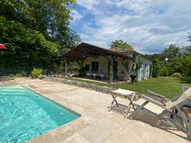Huis te koop in&nbsp;CARNAC-ROUFFIAC 46140 Lot Midi-Pyrénées France: Prachtig Stenen huis met spectaculair zicht. Gelegen in het departement Lot, in de gemeente Porte-du-Quercy, 35 minuten van Cahors en 15 minuten van Tournon d'Agenais, een prachtig stenen huis die mom...