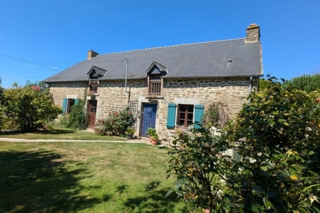 Huis te koop in PLUMIEUX 22210 Côtes-d'Armor Bretagne France: Woonhuis op een terrein van 8255 m2 met een woonoppervlakte van 190 m2. Indeling: 5 vertrekken, 4 slaapkamers, 3 badkamers...