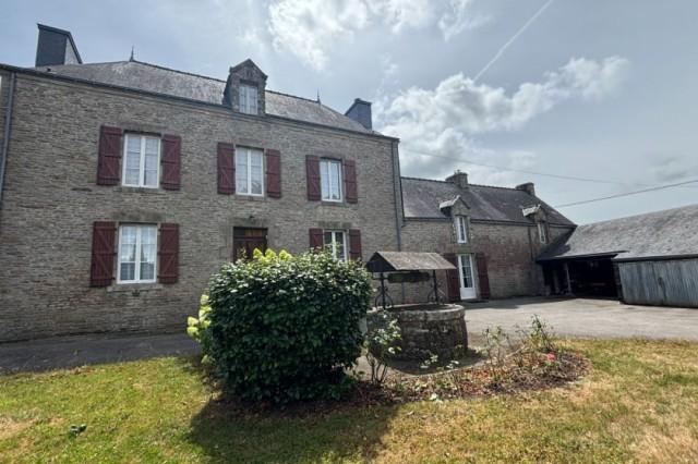 Huis te koop in CRUGUEL 56420 Morbihan Bretagne France: Woonhuis op een terrein van 3664 m2 met een woonoppervlakte van 146 m2. Indeling: 6 vertrekken, 5 slaapkamers, 3 badkamers...