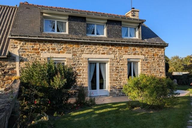 Huis te koop in CARO 56140 Morbihan Bretagne France: Woonhuis op een terrein van 24015 m2 met een woonoppervlakte van 88 m2. Indeling: 5 vertrekken, 4 slaapkamers, 1 badkamer...