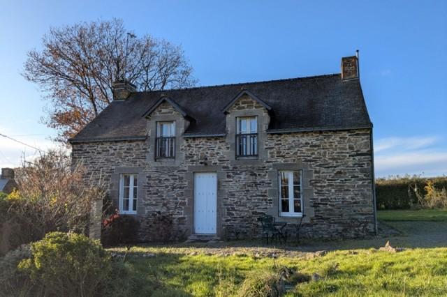 Huis te koop in&nbsp;SAINT-CONGARD 56140 Morbihan Bretagne France: Woonhuis op een terrein van 1542 m2 met een woonoppervlakte van 94 m2. Indeling: 4 vertrekken, 3 slaapkamers, 2 badkamers...