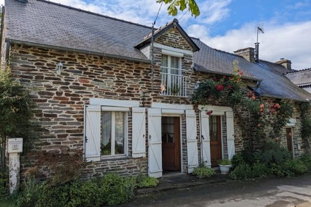 Huis te koop in&nbsp;RUFFIAC 56140 Morbihan Bretagne France: Woonhuis op een terrein van 719 m2 met een woonoppervlakte van 123 m2. Indeling: 4 vertrekken, 3 slaapkamers, 2 badkamers...