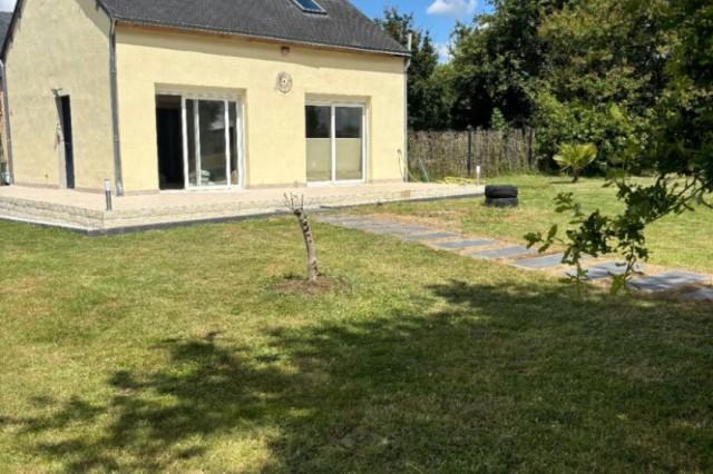 Huis te koop in&nbsp;EVRIGUET 56490 Morbihan Bretagne France: Woonhuis op een terrein van 2154 m2 met een woonoppervlakte van 70 m2. Indeling: 3 vertrekken, 2 slaapkamers, 2 badkamers...