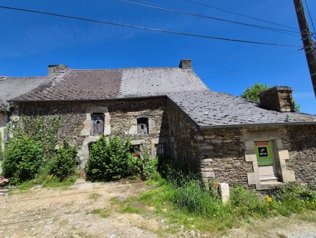 Haus zu verkaufen in&nbsp;SAINT-SERVANT 56120 Morbihan Bretagne Frankreich: Charmantes Haus mit Charakter in einem reizvollen Dorf, direkt am Kanal und Treidelpfad gelegen und nur wenige Minuten von Josselin entfernt. Das Objekt ist vollständig renovierungsbedürftig und bie...