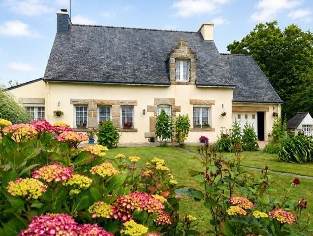 Huis te koop in&nbsp;COETLOGON 22210 Côtes-d'Armor Bretagne France: Deze prachtige woning is gelegen in de populaire gemeente Plumieux. Het ligt in een rustig, landelijk dorp, maar alles is binnen handbereik. Op korte afstand, zowel met de auto als met de fiets, vindt...