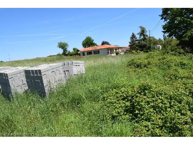 Terrain à vendre à NANTEUIL-EN-VALLÉE 16700 Charente Poitou-Charentes France: Terrain A Bâtir Sur 2782m² Secteur Nanteuil En Vallée Terrain A Bâtir Sur 2782m² Secteur Nanteuil En Vallée Terrain: 2782 m2. ...