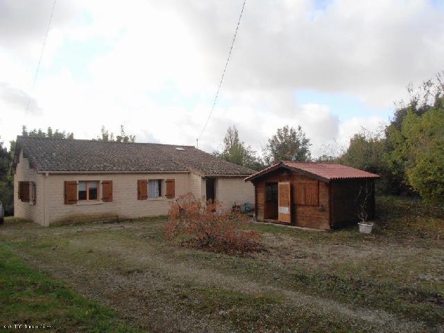 House for sale CHEF-BOUTONNE 79190 Deux-Sèvres Poitou-Charentes France: Detached Bungalow With A Pleasant Outlook Pleasant detached 2/3 bedroomed property in an attractive semi-rural location, less than 10 minutes from the market town of Chef-Boutonne which has all main a...