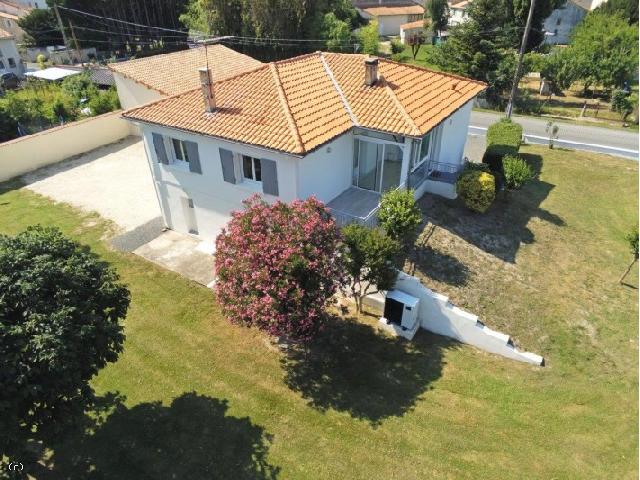 House for sale AIGRE 16140 Charente Poitou-Charentes France: Beautiful Pavilion In Immaculate Order With A Basement In The Centre Of Aigre With Large Garden. <br />
Very attractive three-bedroom (one bedroom in teh basement) detached house with basement and lovely, ...