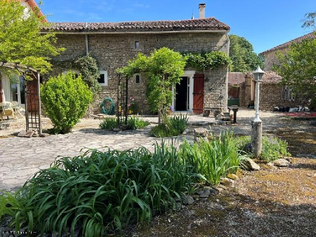 House for sale VILLEFAGNAN 16240 Charente Poitou-Charentes France: Charming Stone Retreat in Tranquil French Village  Ideal Holiday Home Tucked away in a peaceful village just 10 minutes from Villefagnan and its full range of shops, restaurants, and services, this ...
