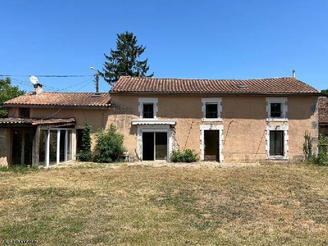 House for sale RUFFEC 16240 Charente Poitou-Charentes France: Family Home with 4 Bedrooms, Garden, Pool and Outbuilding.  Between Ruffec and Villefagnan Located in a peaceful and picturesque hamlet between Ruffec and Villefagnan, this spacious family home offe...