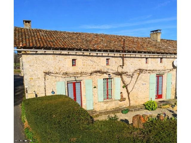 Huis te koop in&nbsp;SAUZÉ-VAUSSAIS 79190 Deux-Sèvres Poitou-Charentes France: Prachtig landhuis met 3 slaapkamers op 10 minuten van Sauzé-Vaussais en Ruffec.<br />
<br />
Ontdek dit charmante stenen huis met 3 slaapkamers en 2 badkamers, een perfecte combinatie van karakter en comfort. ...