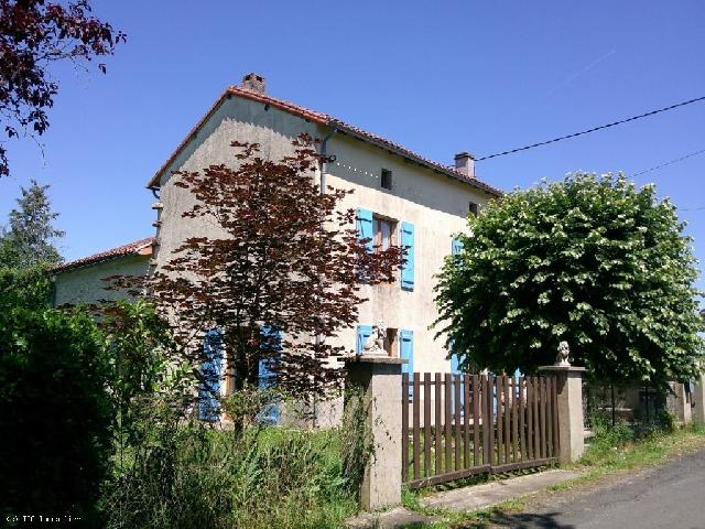 Huis te koop in&nbsp;CHARROUX 86460 Vienne Poitou-Charentes France: Freistehendes Steinhaus mit 4 Schlafzimmern und einem wunderschönen, über 4000 m² großen Garten – EXKLUSIV BEI TIC! Dieses charaktervolle, freistehende Steinhaus mit 4 Schlafzimmern befindet sic...