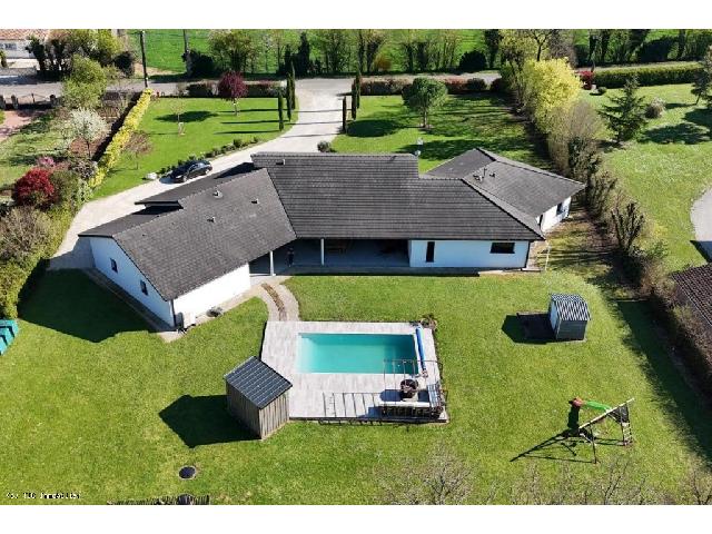 Maison &agrave; vendre &agrave;&nbsp;RUFFEC 16700 Charente Poitou-Charentes France: Magnifique Villa Avec 5 Chambres et Piscine - Entre Ruffec & Verteuil-Sur-Charente Une perle rare en Charente, cette villa d'exception haut de gamme bénéficie d'un excellent classement énergétique...