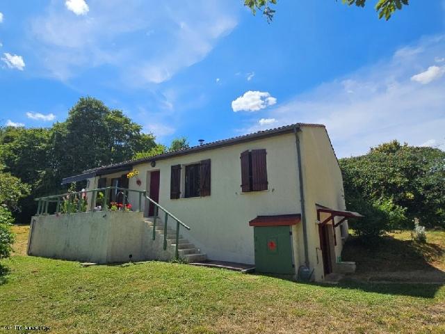 Huis te koop in&nbsp;CHARROUX 86350 Vienne Poitou-Charentes France: Vrijstaande bungalow met souterrain, prachtig gelegen nabij de rivier de Clain. Een vrijstaande bungalow met souterrain, gebouwd in 1989, gelegen aan het einde van een doodlopende weg in een grote, bo...