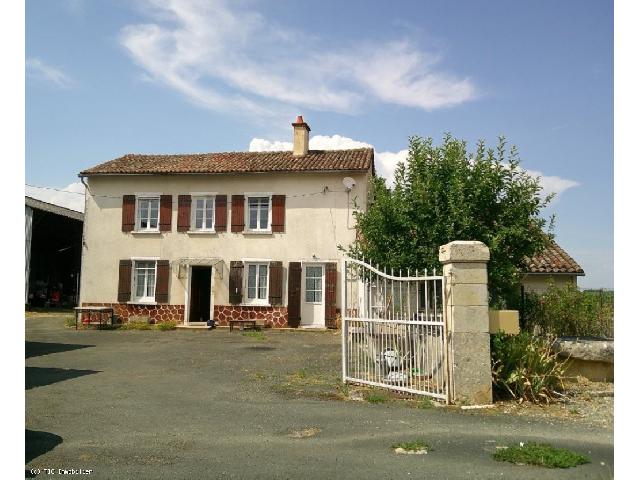 Huis te koop in&nbsp;CHAUNAY 86400 Vienne Poitou-Charentes France: Vrijstaande natuurstenen woning met bijgebouwen. Deze vrijstaande natuurstenen woning met drie slaapkamers biedt uitzonderlijke mogelijkheden en beschikt over een indrukwekkende reeks bijgebouwen, waa...