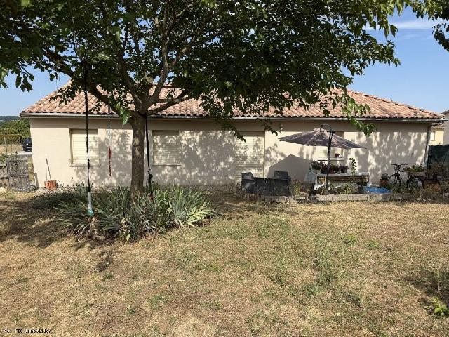 Huis te koop in&nbsp;VERTEUIL-SUR-CHARENTE 16510 Charente Poitou-Charentes France: Realiseer uw investeringsproject in Verteuil-sur-Charente. Een uitstekende investeringskans in het zeer gewilde Verteuil-sur-Charente. Dit is een zeer populaire locatie voor verhuur, dankzij de nabijh...
