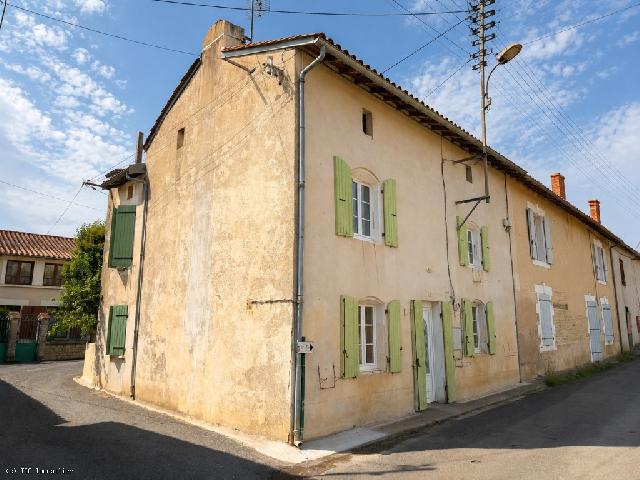 House&nbsp;for sale&nbsp;VILLEFAGNAN 16240 Charente Poitou-Charentes France: Spacious, Immaculately Maintained Home In Villefagnan . Move-in Ready This townhouse in Villefagnan offers generous living space, comfort, and excellent potential for future customisation. From the mo...