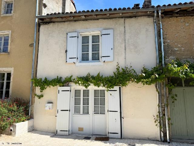 Maison&agrave; vendre &agrave;&nbsp;VERTEUIL-SUR-CHARENTE 16510 Charente: Verteuil-Sur-Charente. Belle Maison Du Bourg Avec Vue Magnifique Sur le Château. Très belle maison située en plein coeur de Verteuil-Sur-Charente 16510. Rénovée avec goût sur 3 niveaux avec en p...