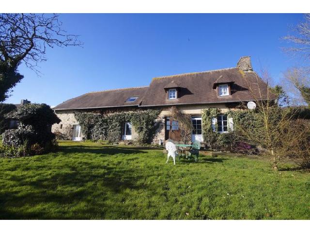 Huis te koop in TESSY-BOCAGE 50420 Manche Basse-Normandie France: Woonhuis met een terrein van 1168 m2 met een woonoppervlakte van 130 m2. Indeling: 6 vertrekken, 4 slaapkamers, 1 badkamer...