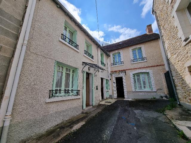 Maison à vendre à LA TRIMOUILLE 86290 Vienne Poitou-Charentes France: Maison Traditionnelle avec 3 Chambres. Maison de ville de 3 chambres au centre du joli village de La Trimouille, à distance de marche de toutes les commodités locales (boulangerie, supermarché, etc...