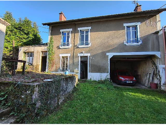 Haus zu verkaufen in SAINT SULPICE LAURIERE 87370 Haute-Vienne Frankreich. Ehemalige Wollspinnerei mit Laden, Fabrik und zwei großen Scheunen EINE SELTENE GELEGENHEIT, EIN STÜCK GESCHICHTE ZU BESITZEN<br />
<br />
In der Nähe des Sees von Saint-Sulpice-Lauriere finden Sie diese alt...