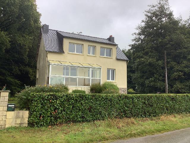 Maison &agrave; vendre &agrave;&nbsp;LA PRENESSAYE 22210 Côtes-d'Armor Bretagne France: Maison 5 pièce(s) 105.88 m2, à proximité de la forêt de Loudeac. Cette maison jouit d'une position merveilleuse, tout près de la forêt de Loudeac, et avec de longues vues depuis l'avant sur une ...